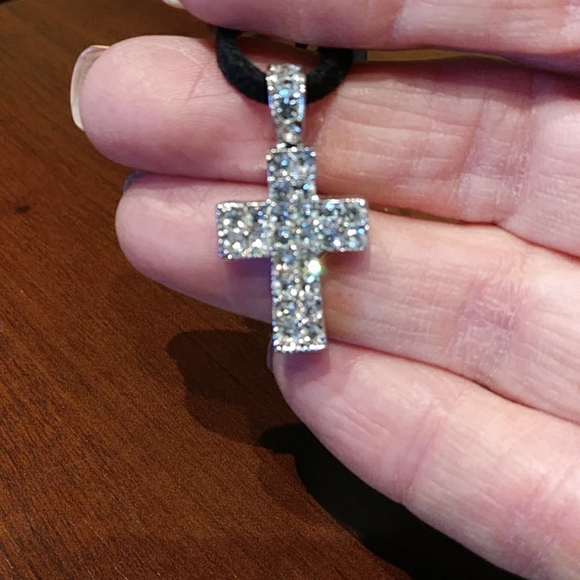Silver rhinestone cross necklace - Picture 3 of 4